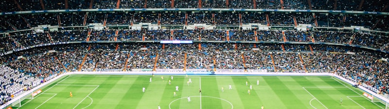 AC米兰球员在比赛中精彩射门的瞬间抓拍